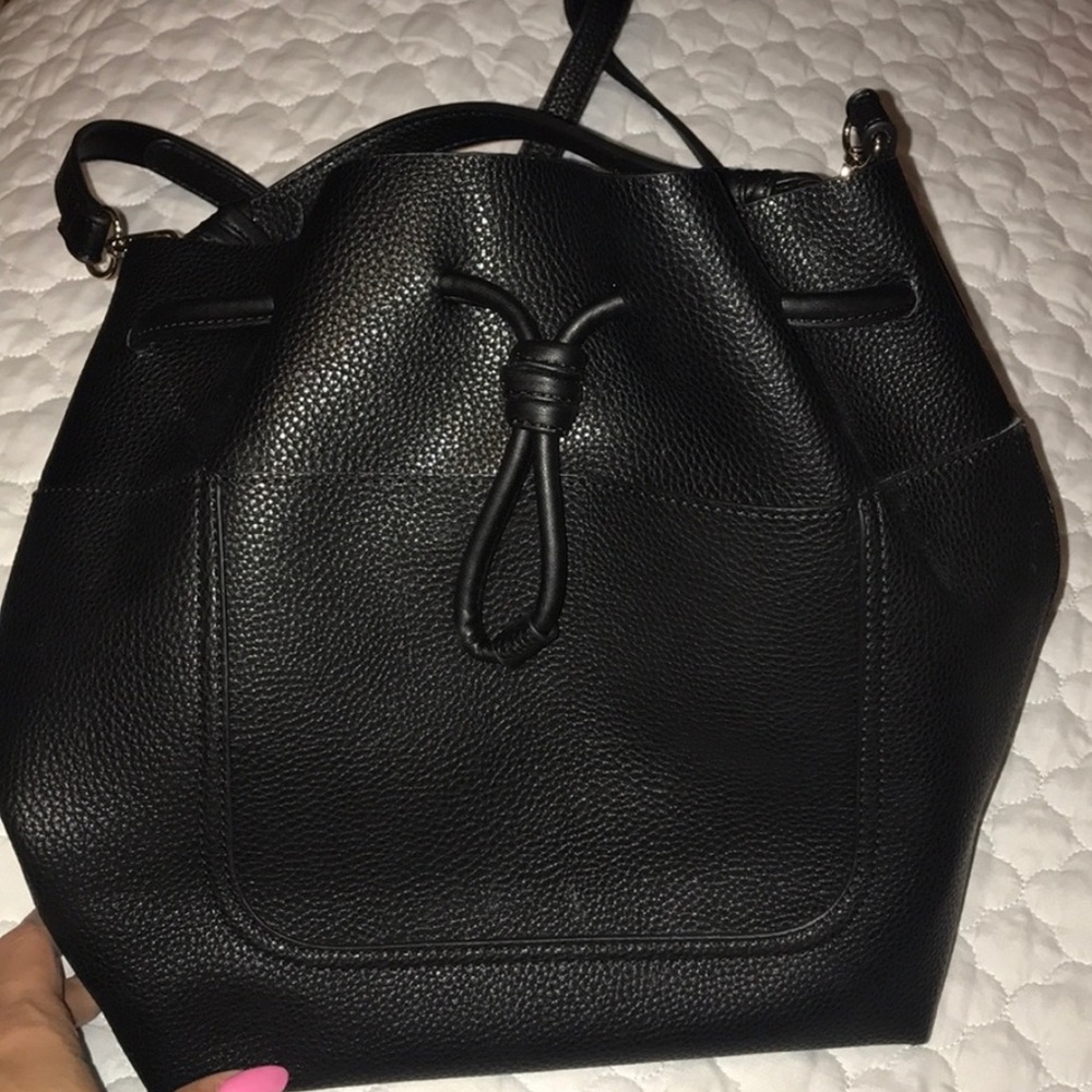 Black Zara bucket bag